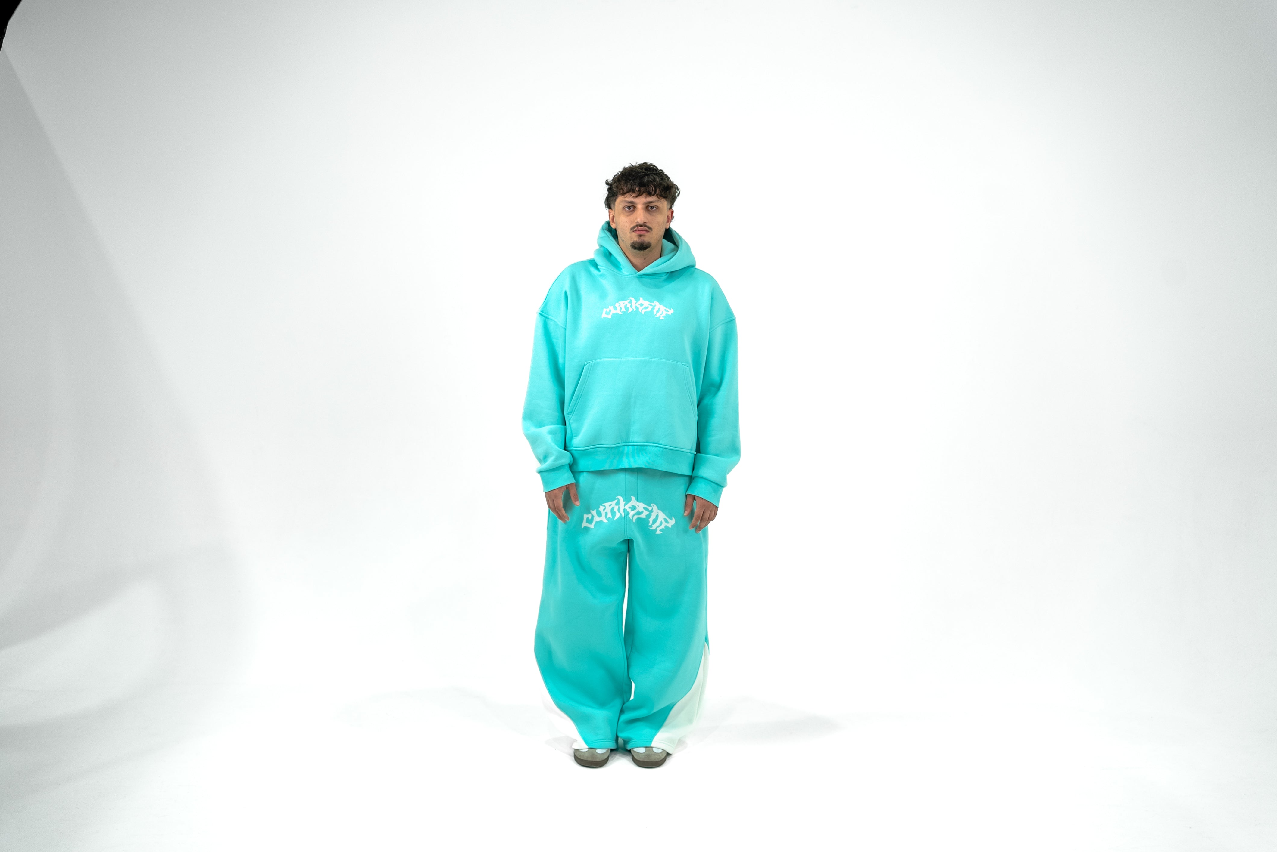 Curiosity lookbook frame 01