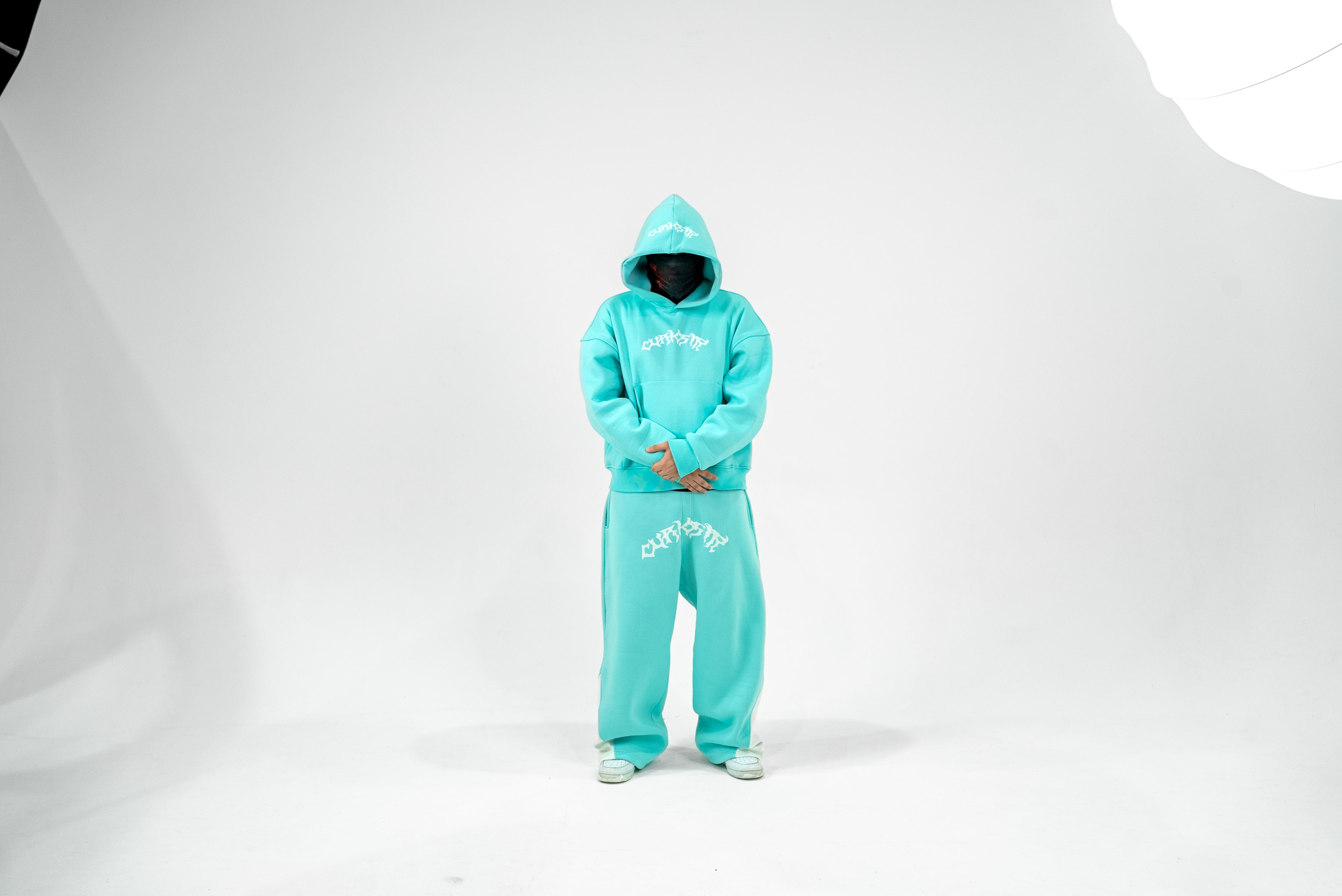 Curiosity lookbook frame 06